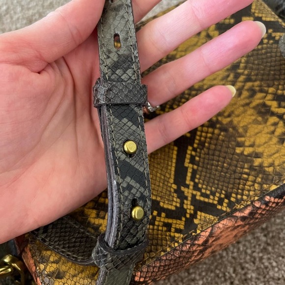 The Transport Camera Bag: Colorblock Snake Embossed Leather
MADEWELL - Picture 5 of 10